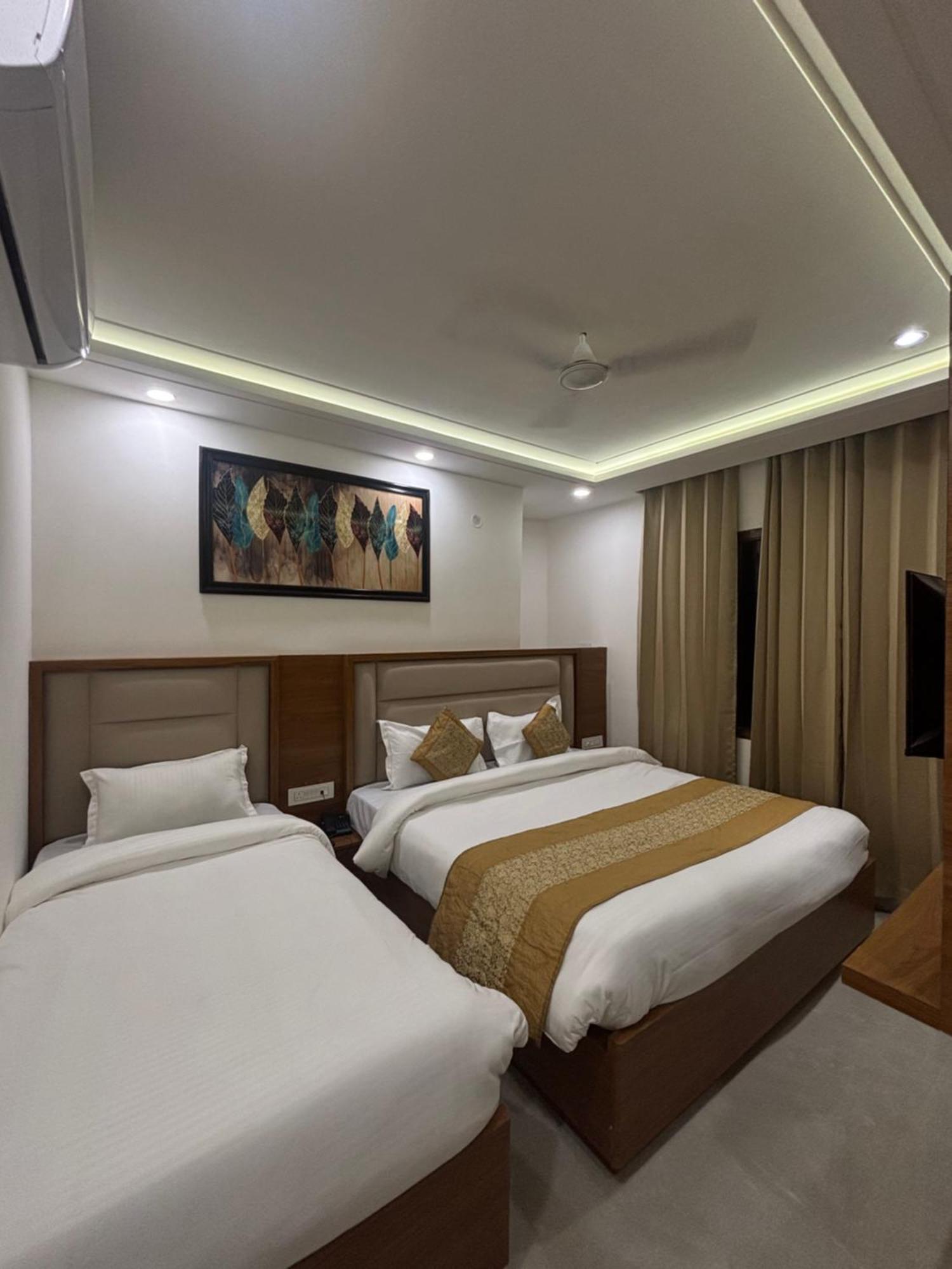 Hotel G R Residency Golden Temple Just 2 Mins Walking Distance From Hotel Amritsar Exterior photo