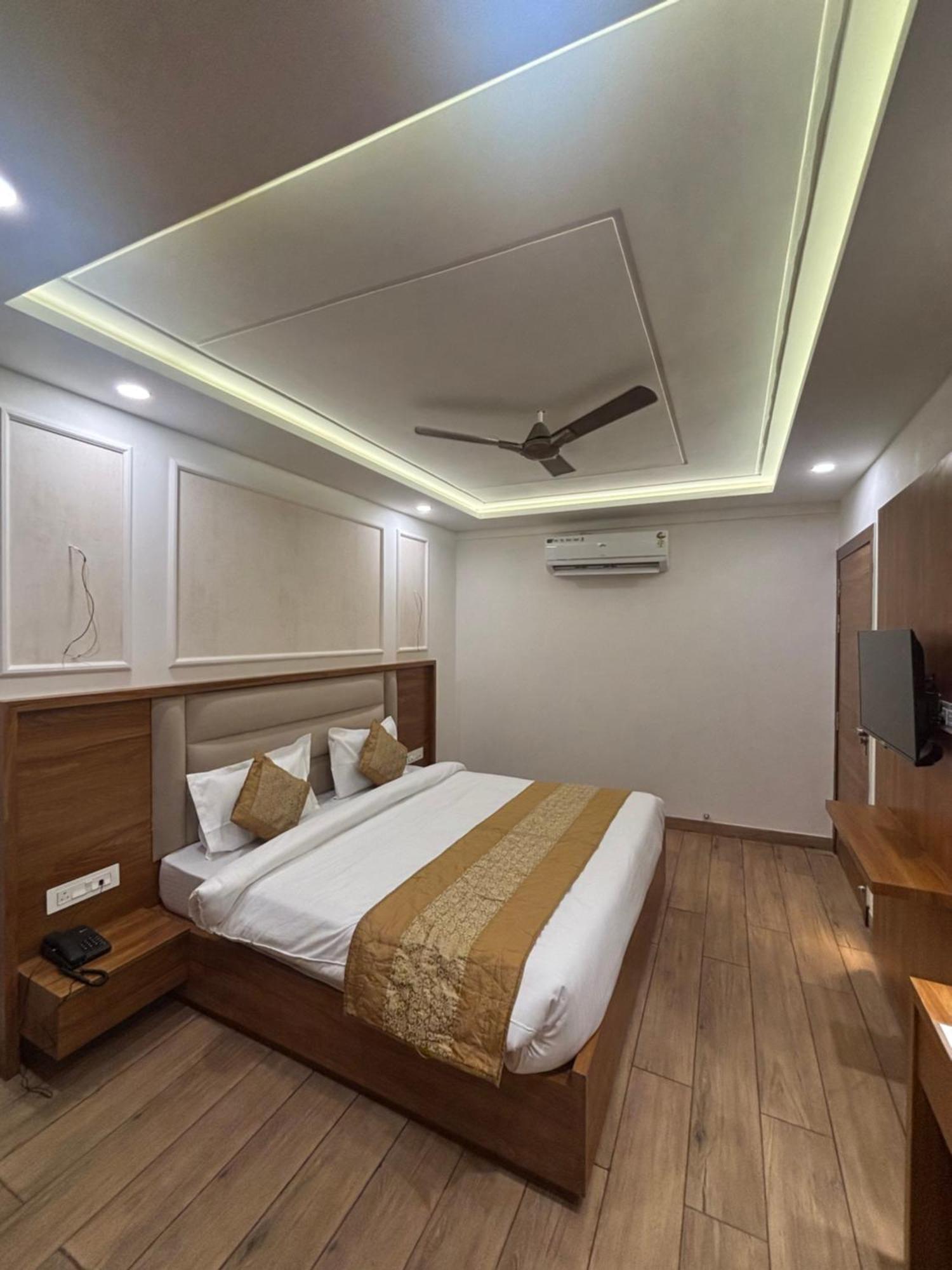 Hotel G R Residency Golden Temple Just 2 Mins Walking Distance From Hotel Amritsar Exterior photo