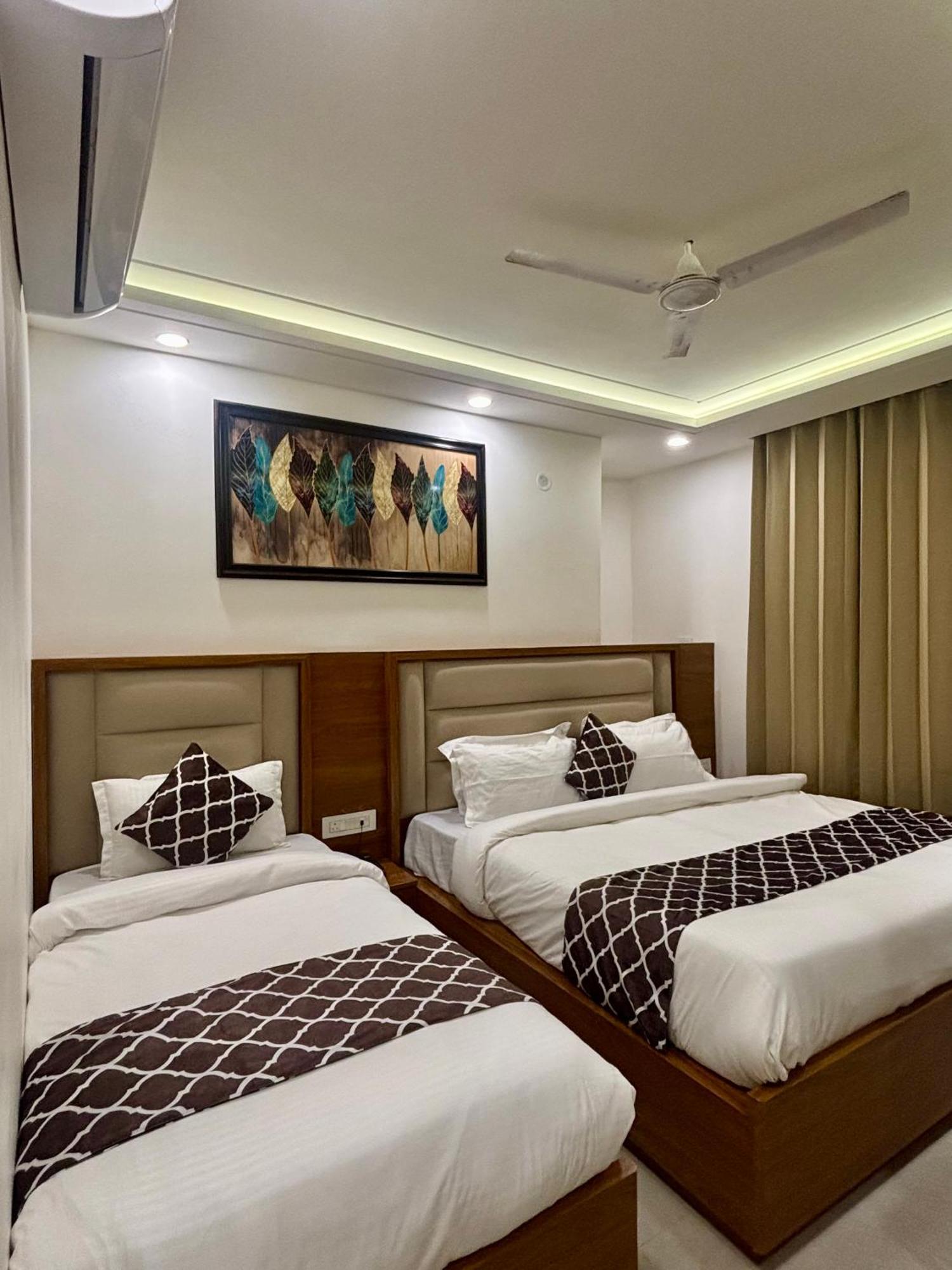 Hotel G R Residency Golden Temple Just 2 Mins Walking Distance From Hotel Amritsar Exterior photo