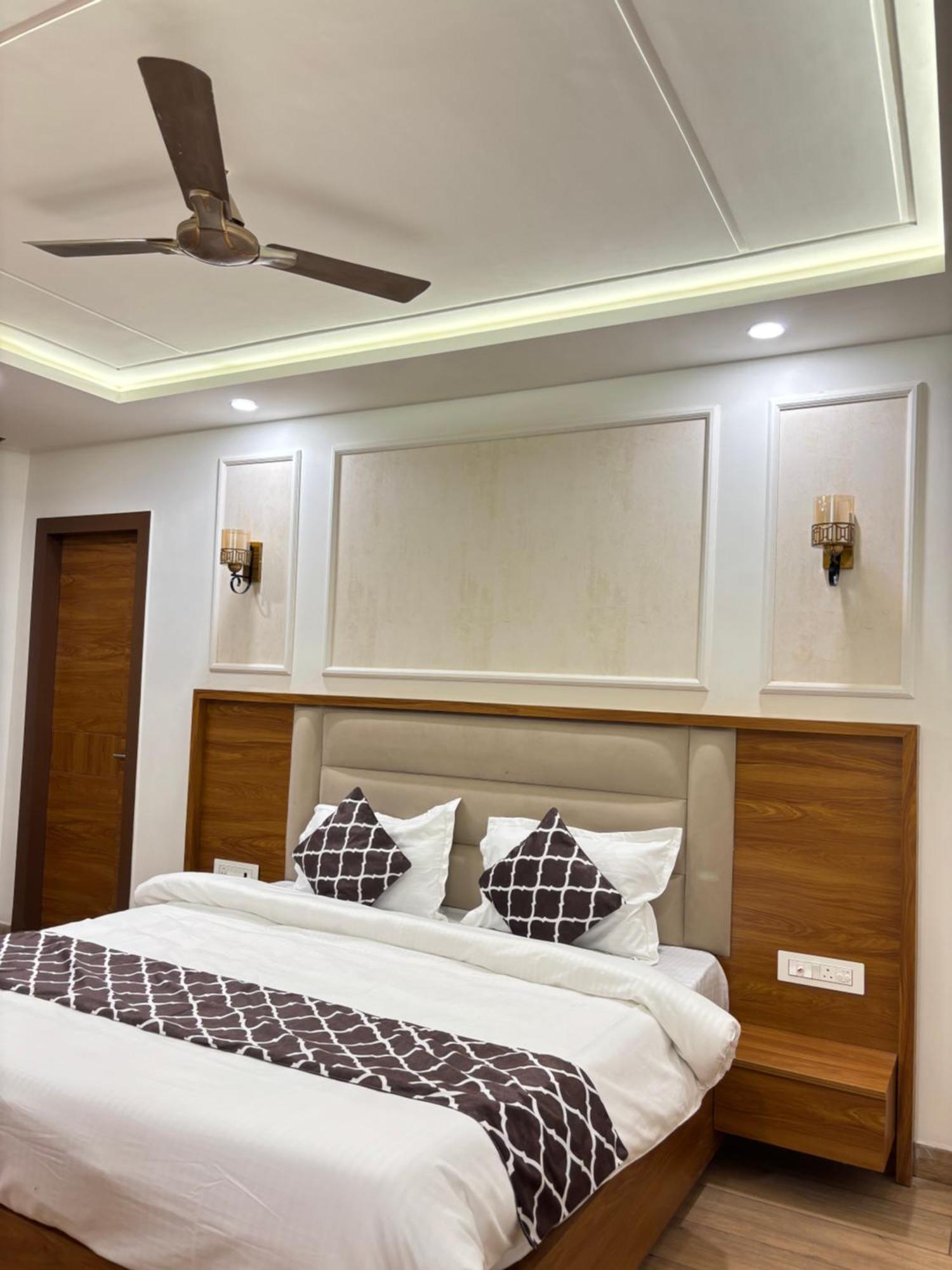 Hotel G R Residency Golden Temple Just 2 Mins Walking Distance From Hotel Amritsar Exterior photo